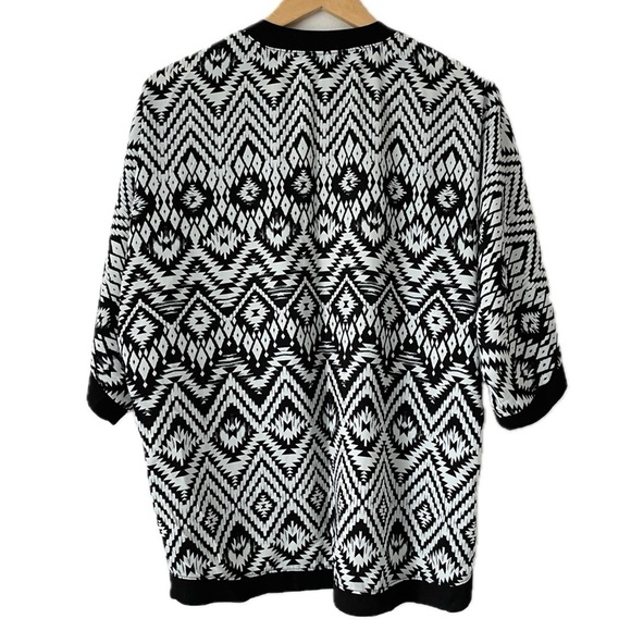 Monteau Kimono Cardigan Black White Geometric Open Front Women’s Size Medium M - Picture 2 of 6